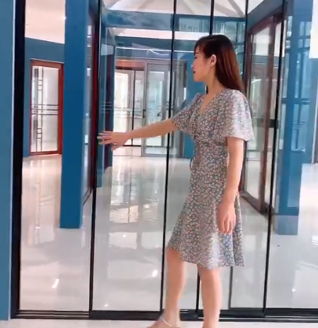 明悦诺美门业简约三联动展示